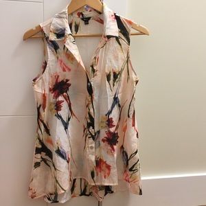 Patterned sleeveless blouse